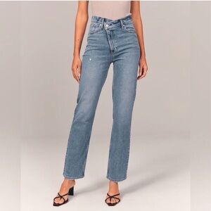 Abercrombie&Fitch The 90’s Straight Ultra High-Rise Criss-Cross Waistband Jeans